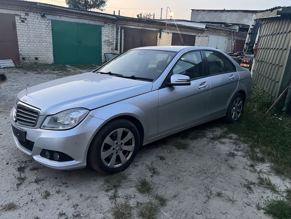 Комплект  капот бампер крило фари mercedes w 204