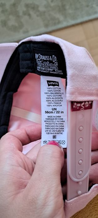 Levis czapka różowa 56