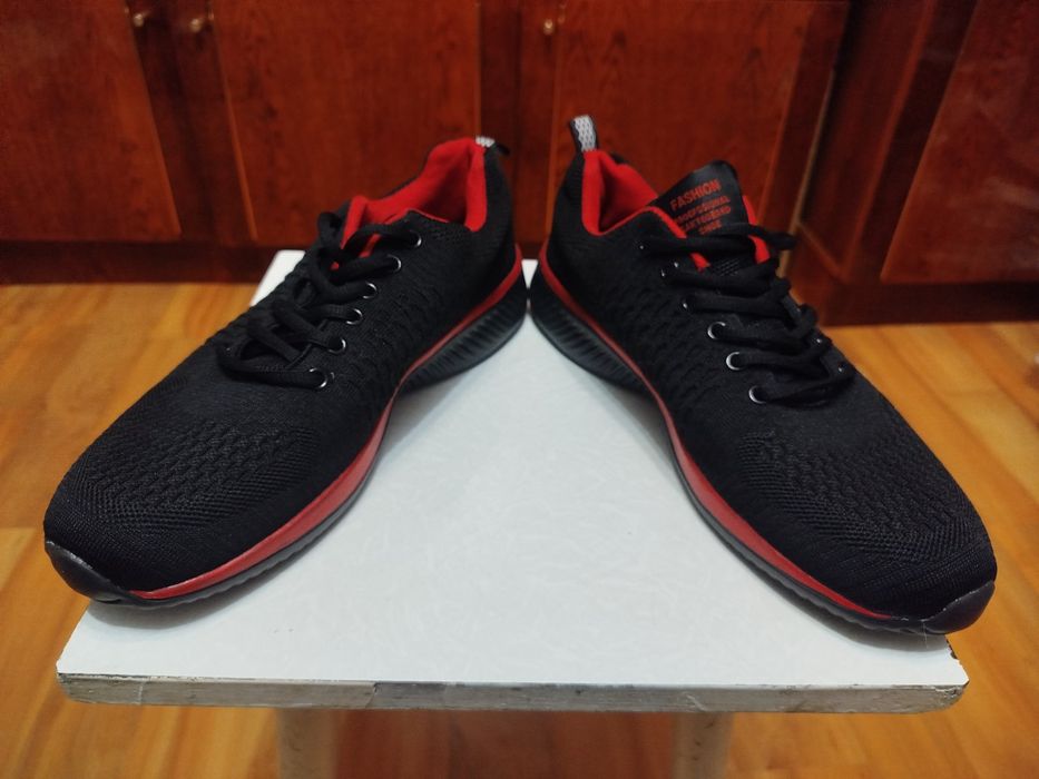 Кросівки чоловічі нові