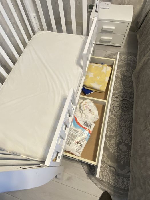 Дитяче ліжечко з маятником (можлива доставка)