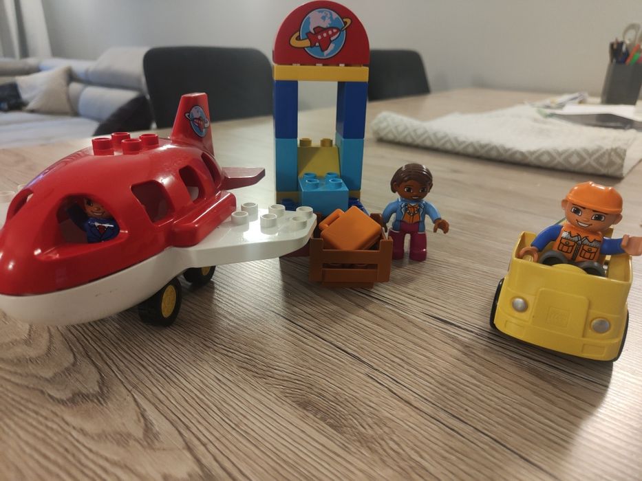 10961 LEGO Duplo samolot i lotnisko