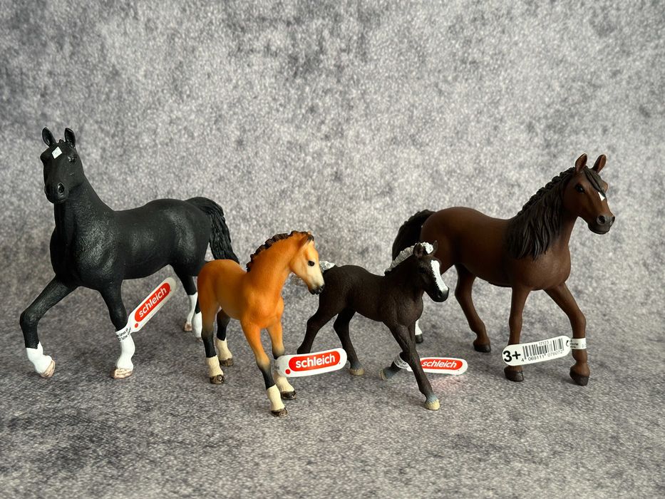 Schleich - zestaw 2 konie + 2 źrebaki 17123, 17124, 17077, 17127 nowe