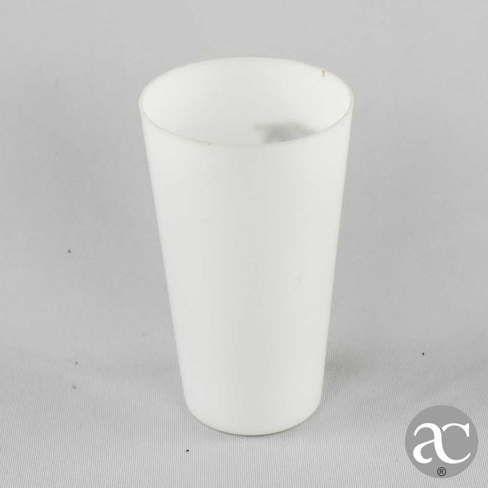 Copo em vidro leitoso, pintado à mão, séc. XIX