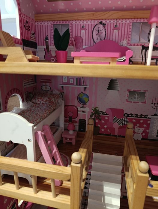 Domek dla lalek .