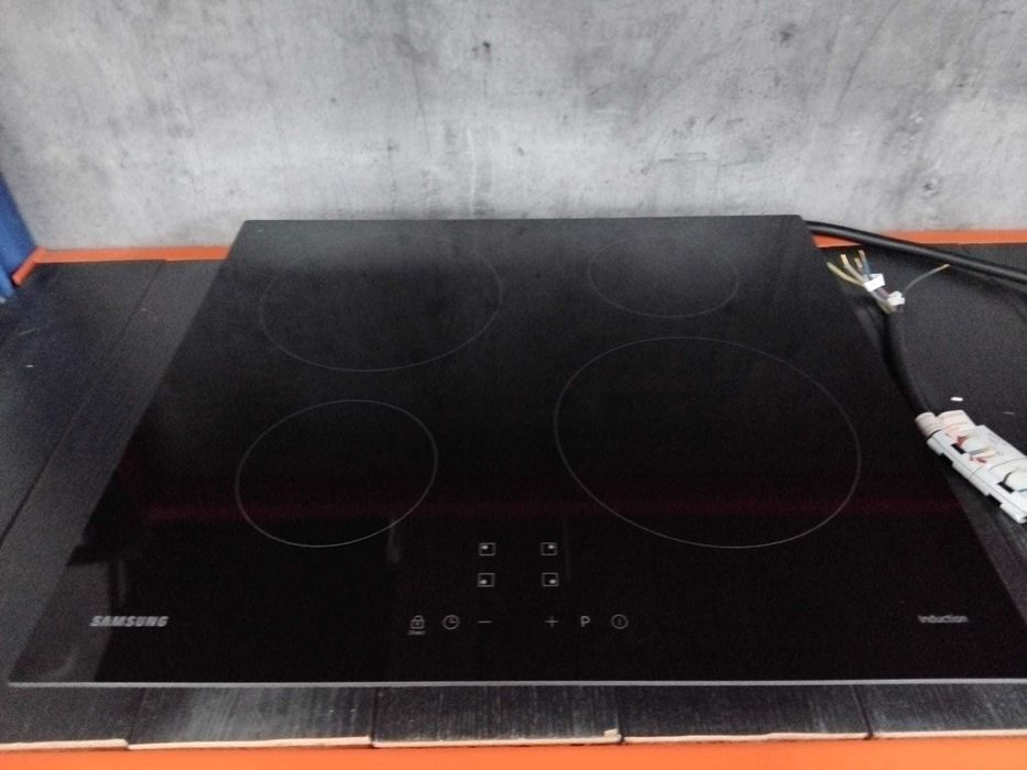 Płyta indukcyjna Samsung NZ64M3NM1BB  USZKODZONA