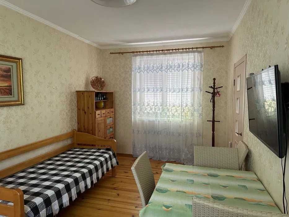 Продам дачу с.Новосілки.Підсобні приміщення,криниця,камін