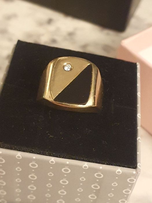 Золотая печатка с бриллиантом