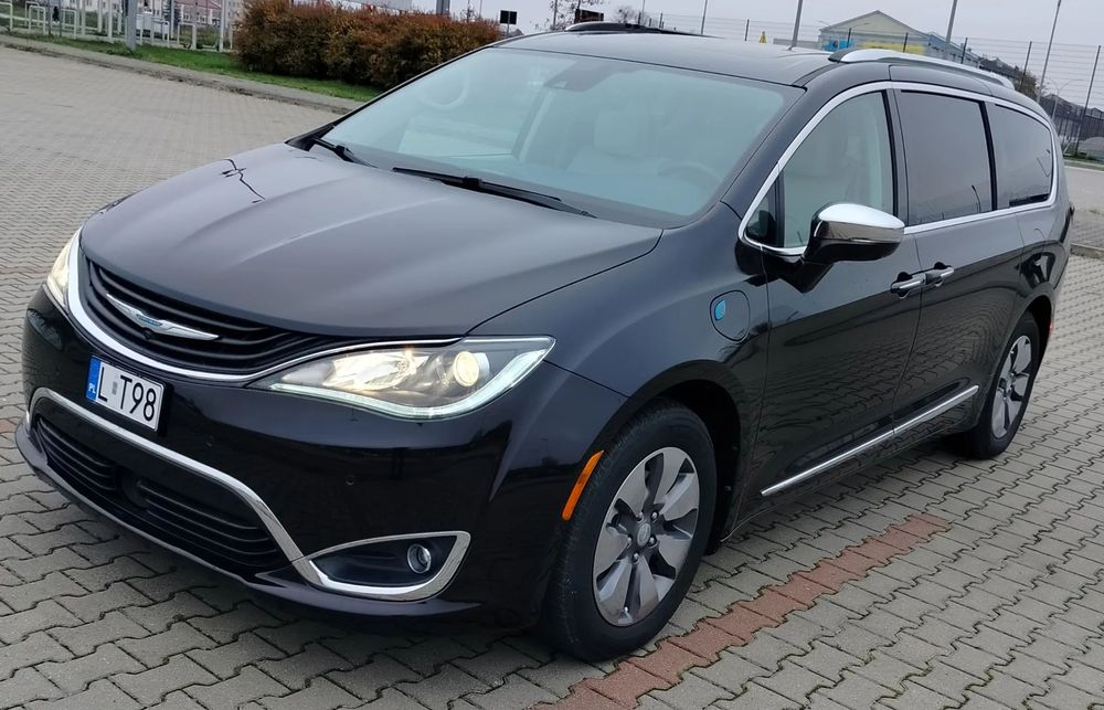 Chrysler Pacifica Platinum Plus • 100% Bezwypadkowy • Bezpieczeństwo Rodziny