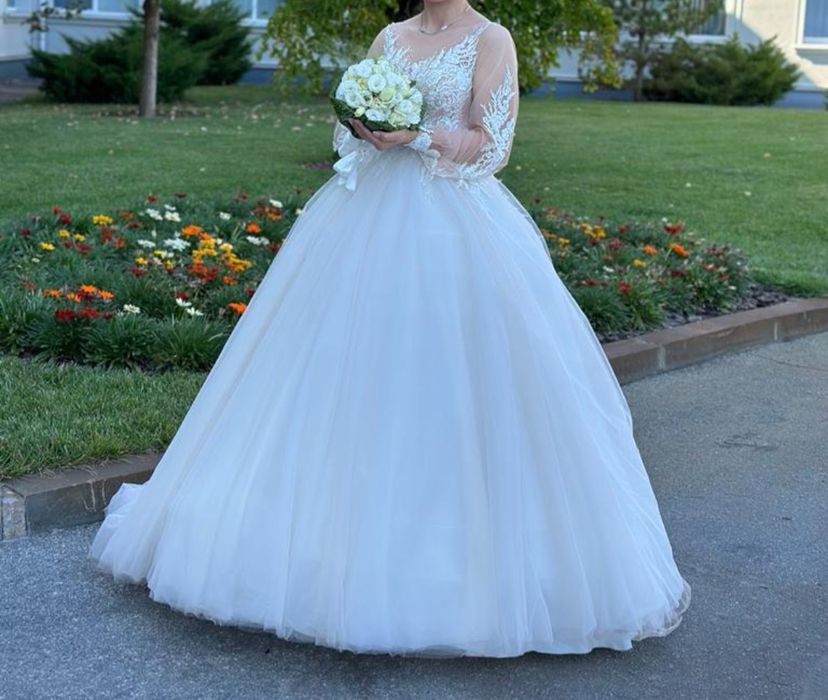 Продам свадебные платье