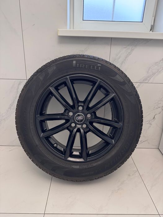 Оригінальні комплект дисків Range Rover R19 з резиною Pirelli 235/65