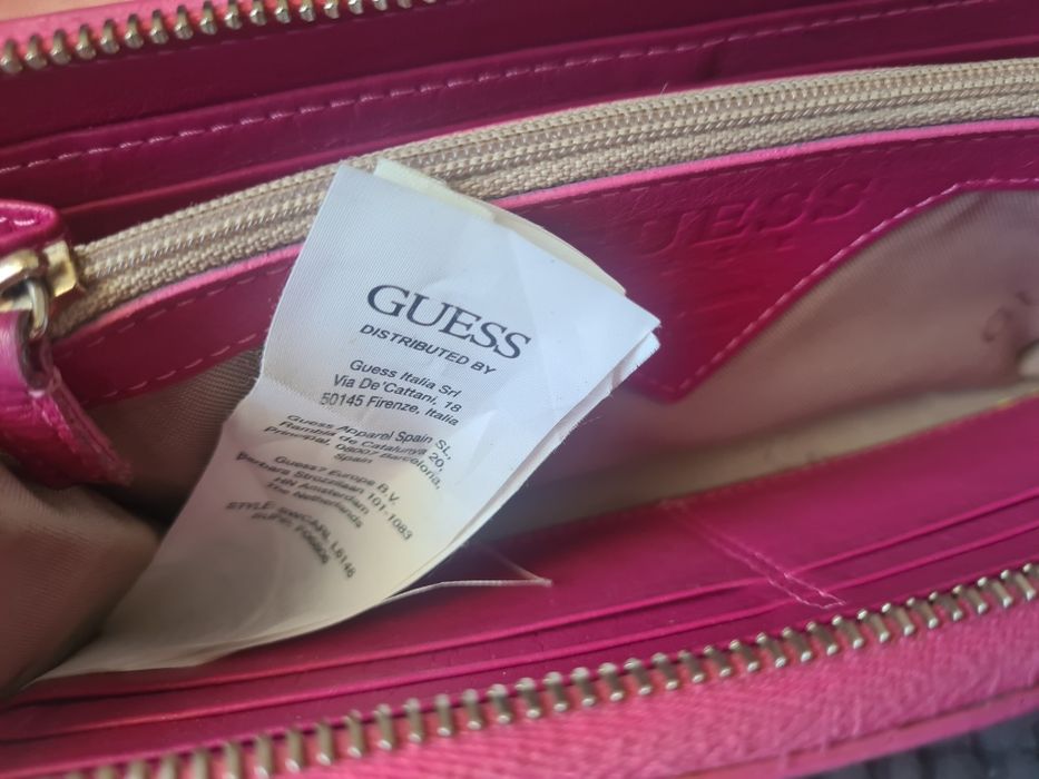 Carteira Guess rosa em pele