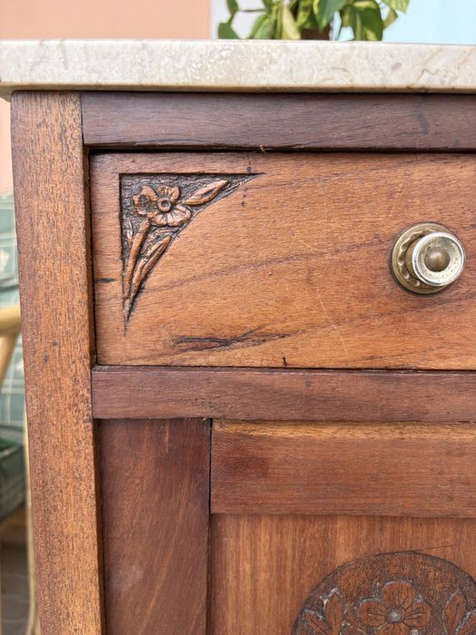 Mesa de Apoio Antiga com Tampa em Mármore – Peça Única