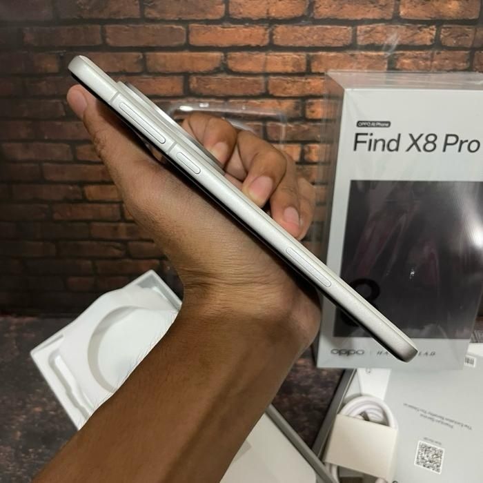 OPPO find x8 pro 16gbs RAM 512 internos