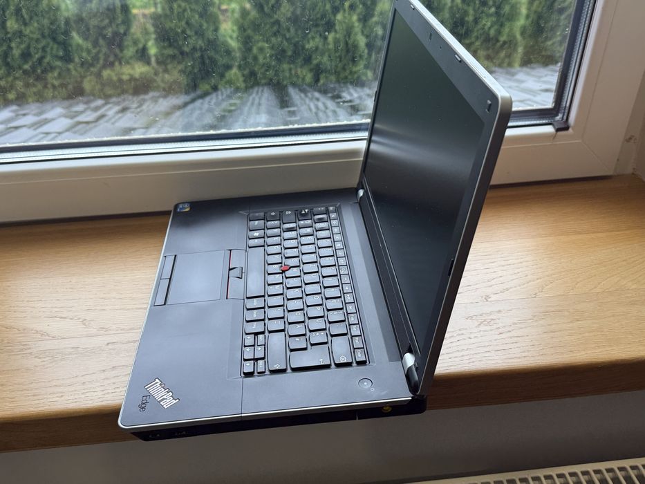Lenovo ThinkPad Edge Red
