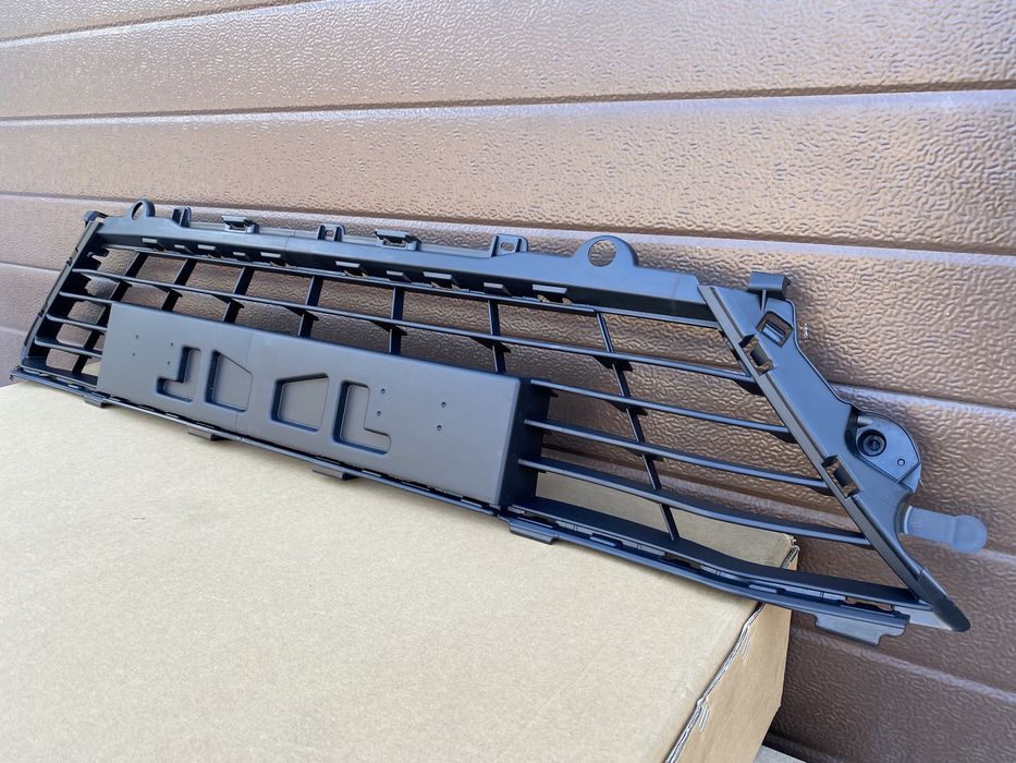 Решітка бампера переднього на меган 4 renault megane 4