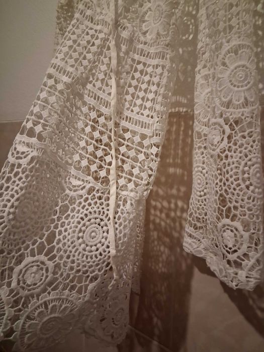 Vestido Prettylittlething e biquínis Shein.