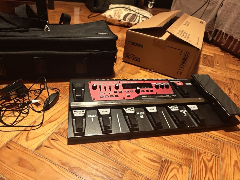 BOSS RC-300 Loop Station with bag