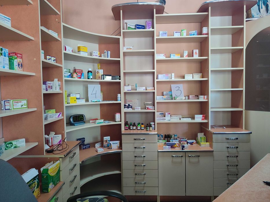 комплект меблів для аптеки