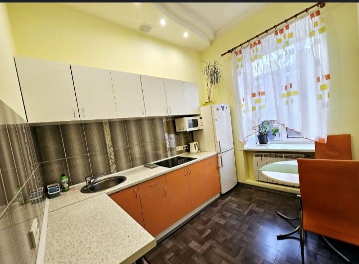 2 -к центр, Мост сити, раздельные комнаты ,Короленко 15,