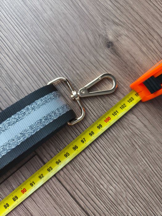 regulowany szeroki pasek do torebki ze zlotymi okuciami