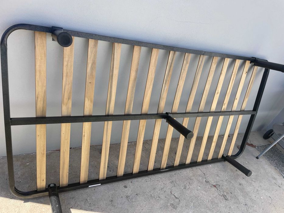 Máquina de lavar, cama, e bicicleta
