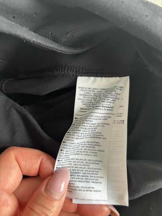 Czarne leginsy 3/4 sportowe nike