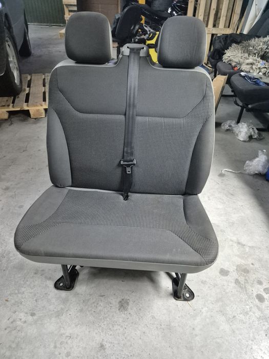 Продам переднє сидіння опель віваро рено трафік півторачка стан 4+