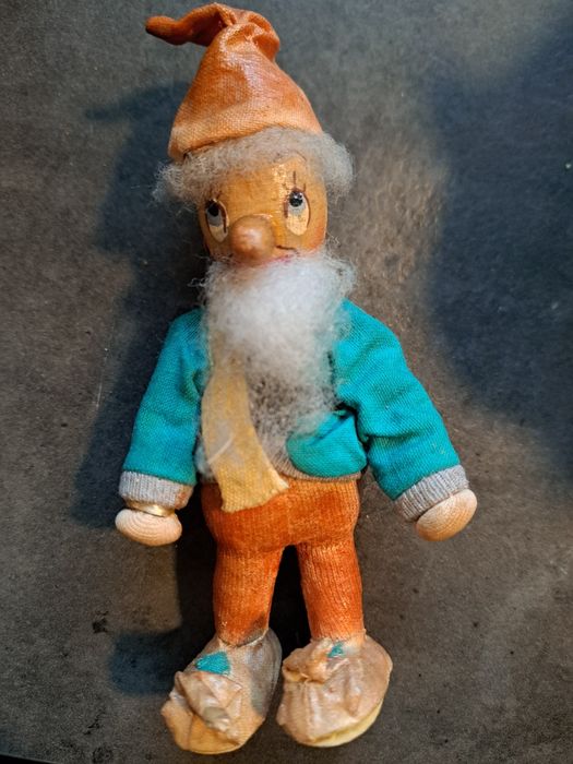 Zabytkowy kolekcjonerski krasnal