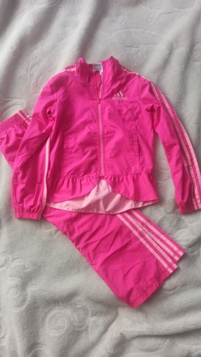 Różowy dres adidas 116