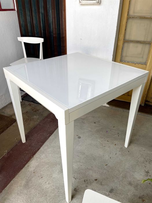 Mesa alta elegante + 4 cadeiras