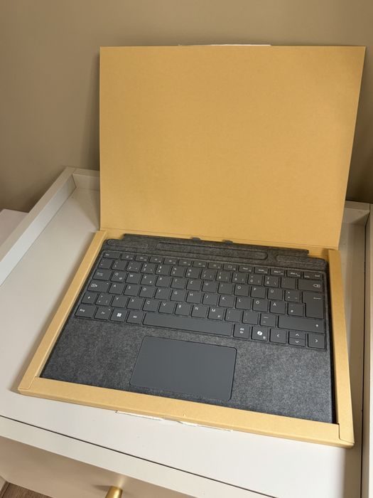 Планшет Microsoft Surface Pro 8
