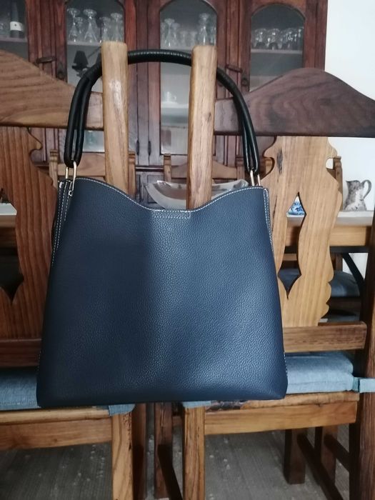 Mala azul escuro, óptimo estado, com várias bolsas