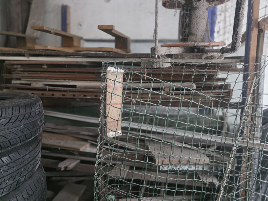 Stare drewno na opał do spalenia