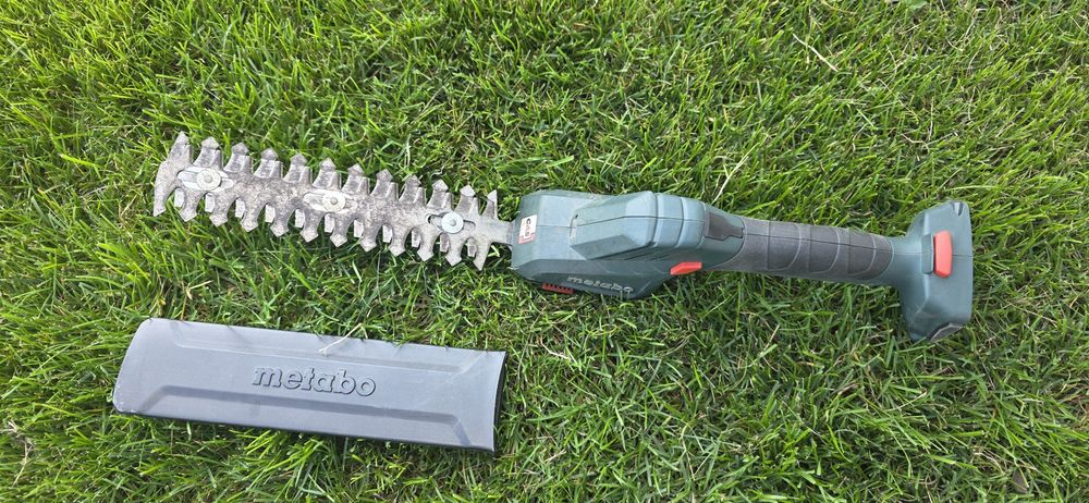 Akumulatorowe nożyce do trawy i krzewów Metabo PowerMaxx SGS 12 Q