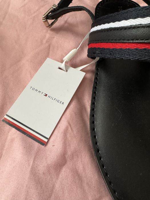 Skorzane sandałki Tommy Hilfiger r. 39