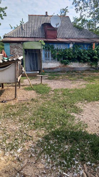 Продаж окремого цегляного будинку під ремонт в передмісті