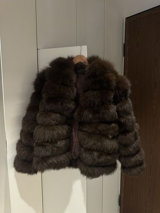 Ciemno brązowe futro
