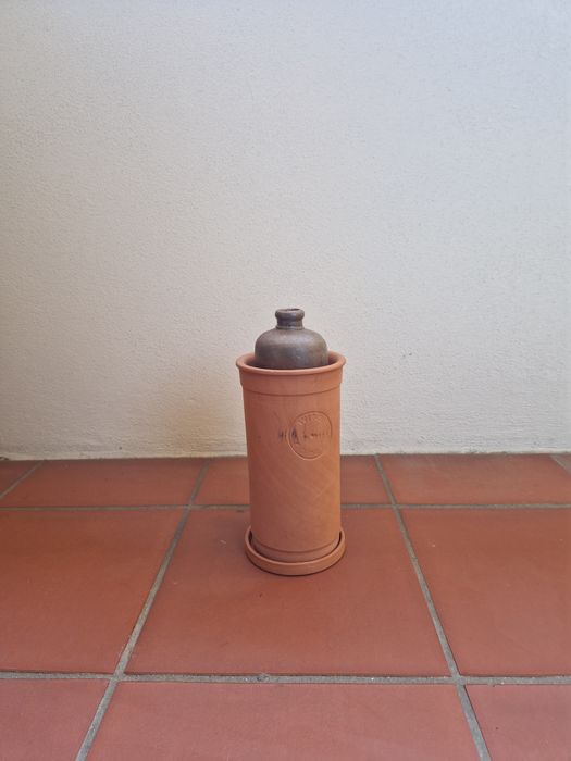 Garrafa em cerâmica (talha) e Balde em cerâmica para refrescar bebidas
