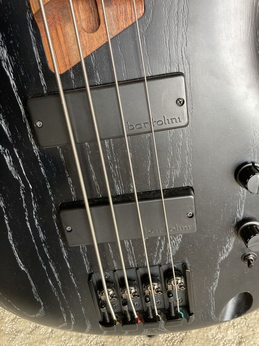 Baixo Ibanez SR670-SKF