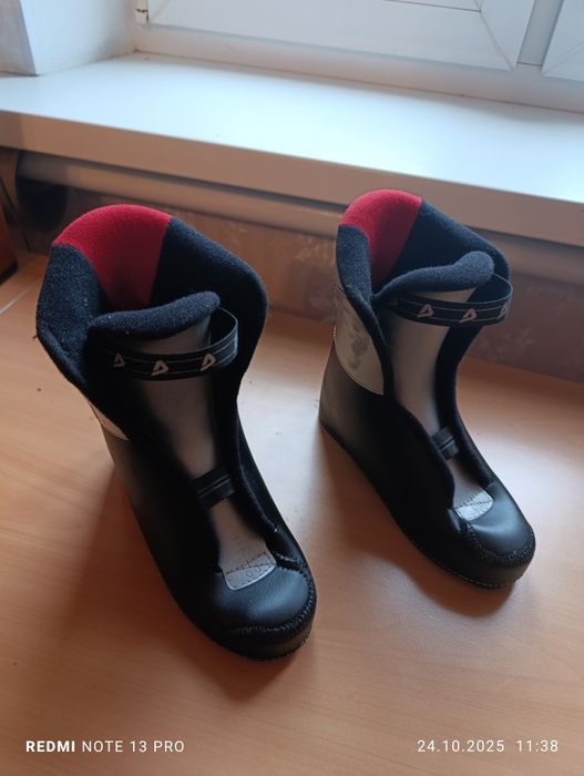 Дитячі гірськолижні черевикі Dolomite Junior JT2 розмір 200 Б/У