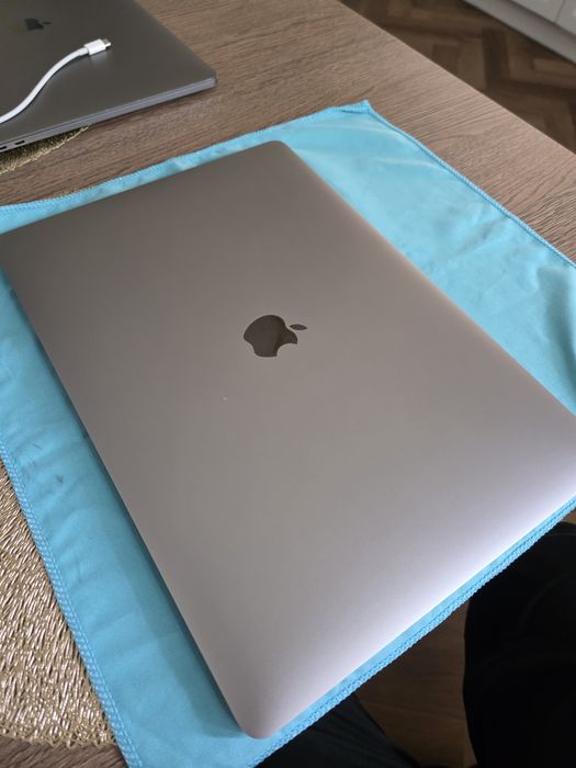 Apple MacBook Pro 15  A1707. 2016