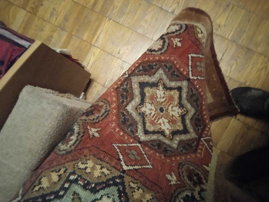 Продам очень старый ковер фабричной работы