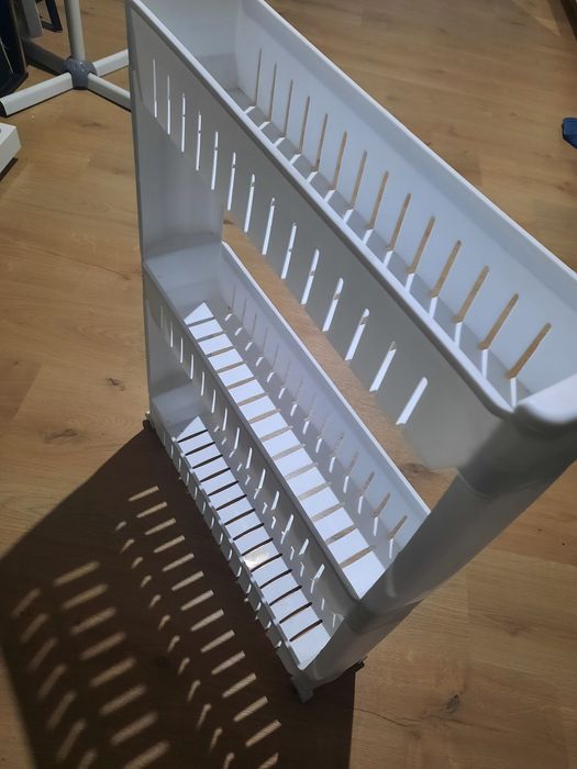 Regał plastikowy na kółkach
