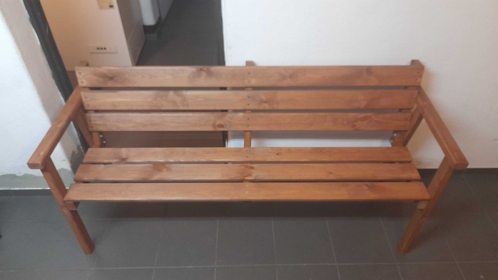 Zestaw drewnianych mebli ogrodowych, tarasowych.