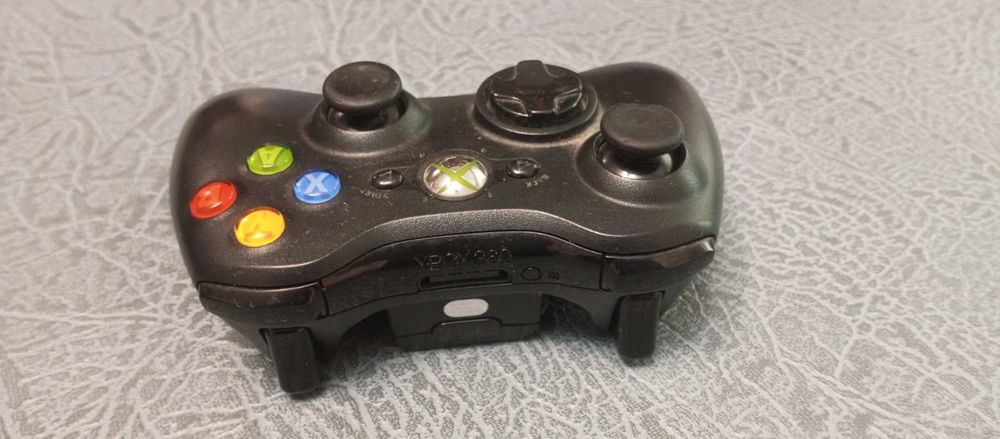 Срочно! Игровая приставка Xbox 360 S CONSOLE