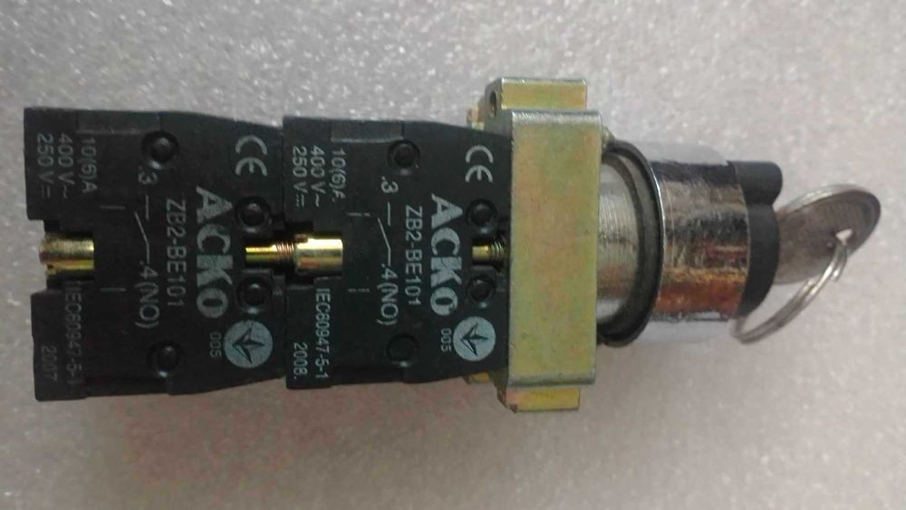 Кнопка управления поворотная с ключом XB2-BG