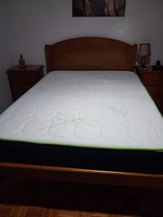 Cama de casal com estrado e colchão