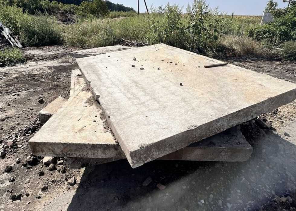 Дорожні плити з арматурою. Міцні та довговічні.