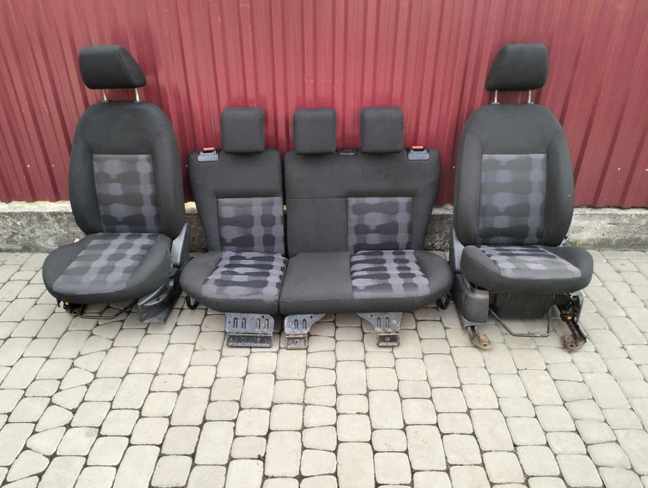 Комплект автомобільних сидінь