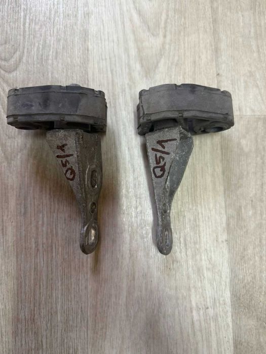 Кронштейн глушителя задний правий левий Audi Q5 Ауди R8 Кю5 2009-2017